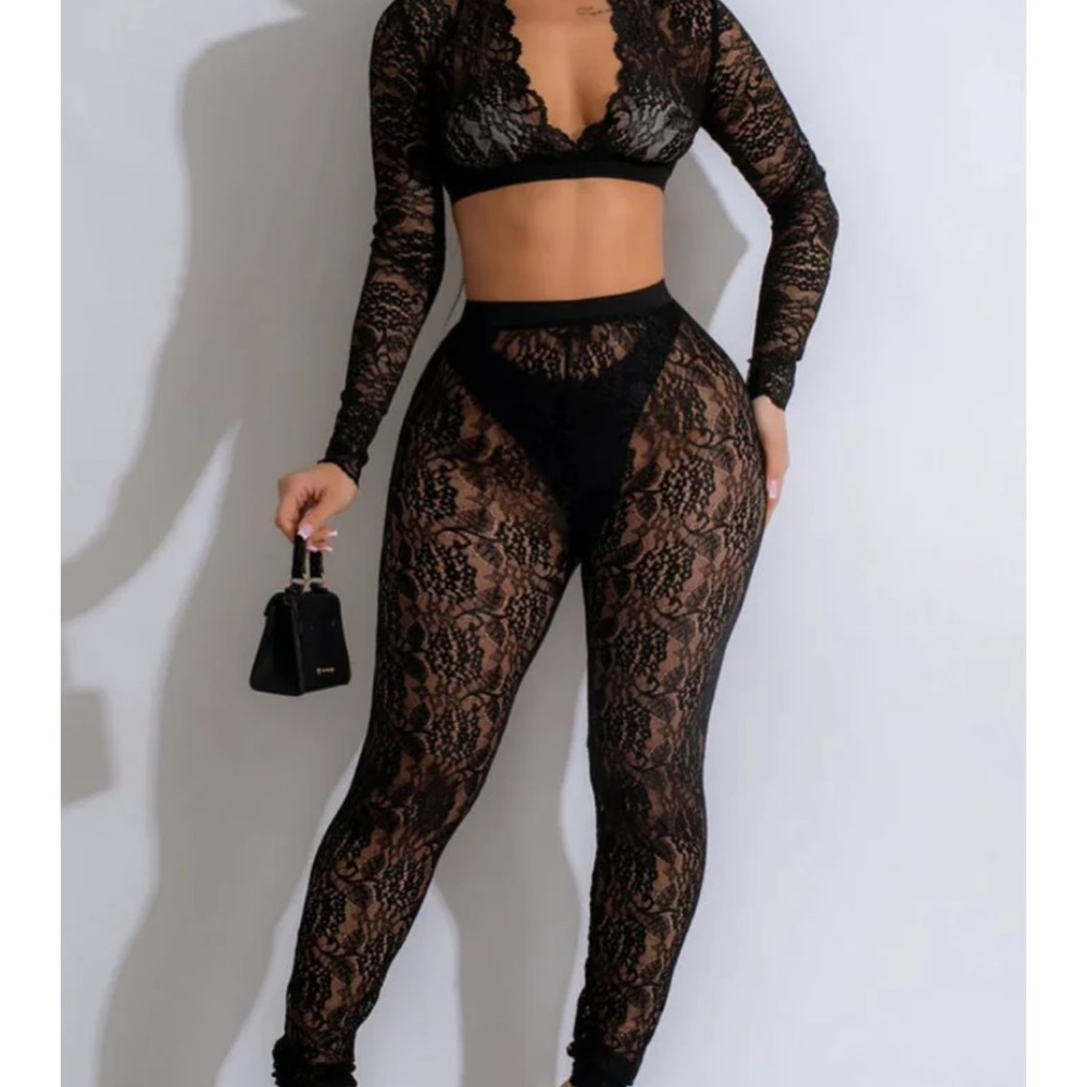 Black Lace Set - Picture 2 of 3